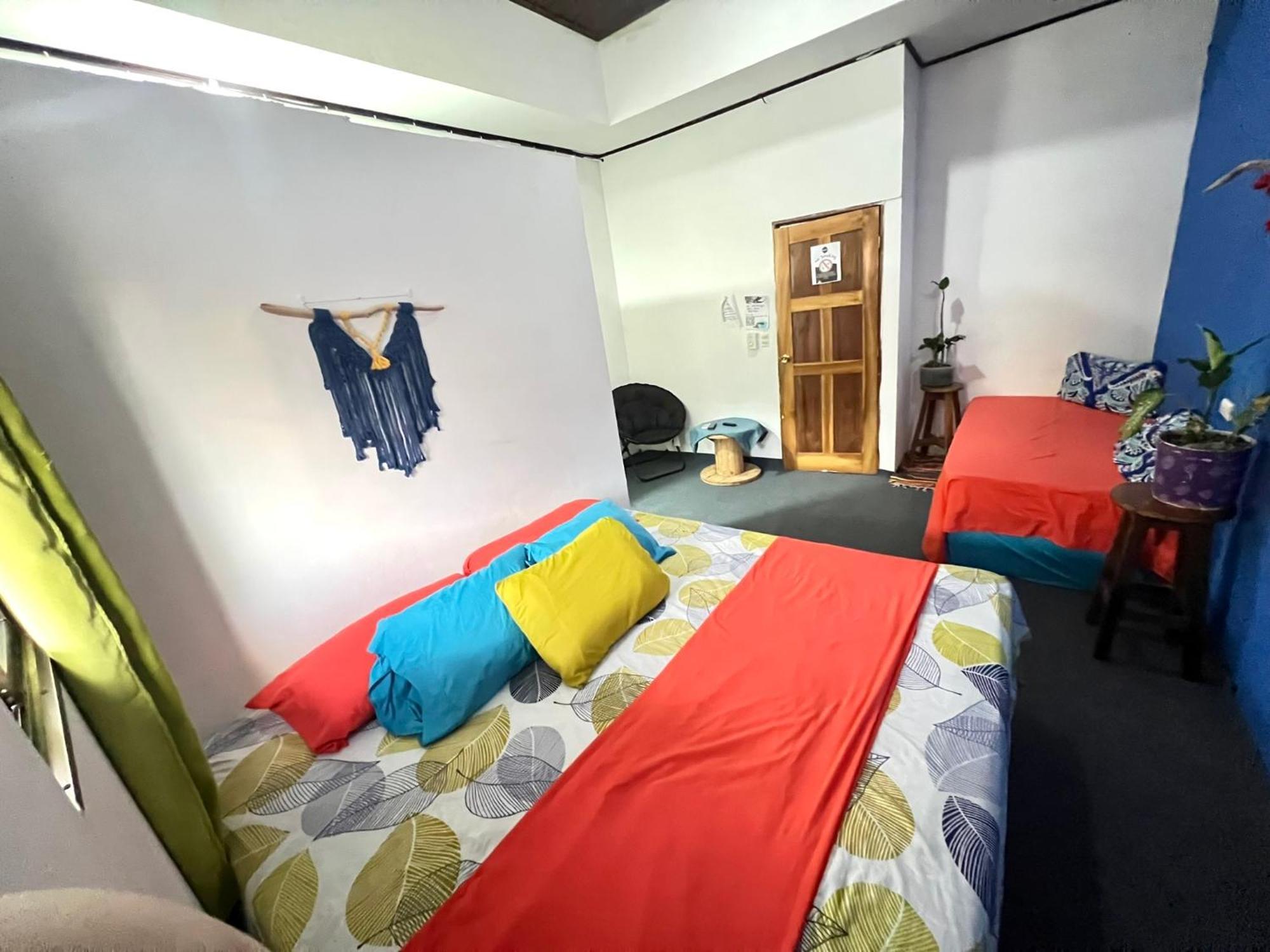 Passifloras Hostel Quepos Exteriör bild