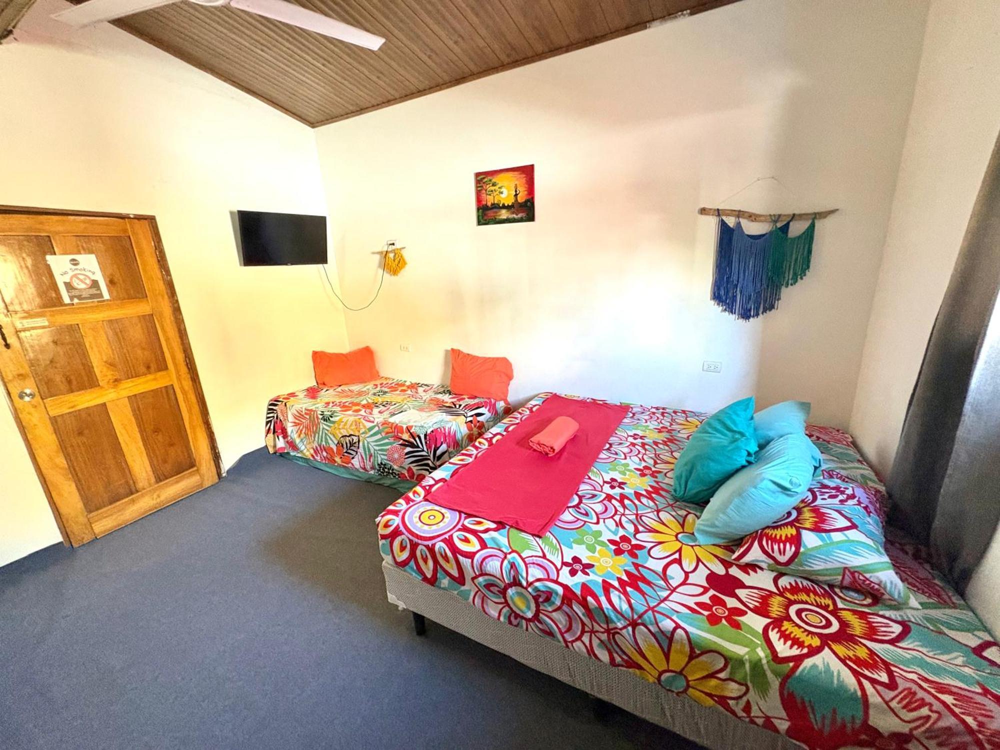 Passifloras Hostel Quepos Exteriör bild